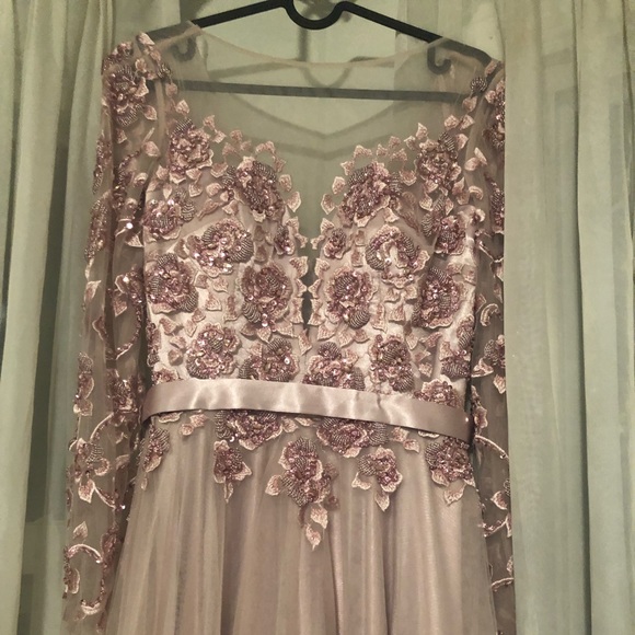 Gorgeous long princess dress for special occasion - Picture 3 of 8